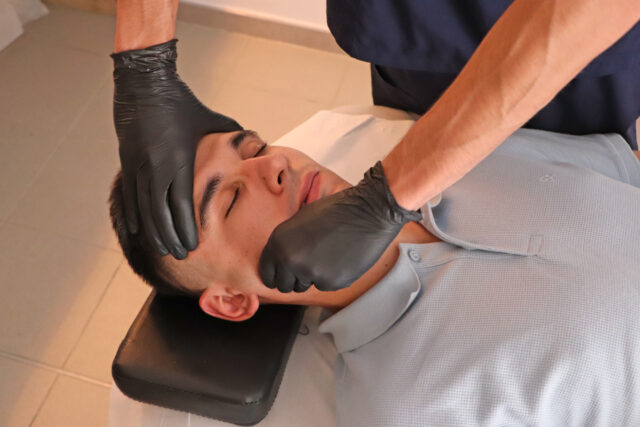 💫 Libera tensión. Relaja tu mandíbula. Recupera el equilibrio. 
¿Sabías que muchas veces el estrés se acumula en la mandíbula?🤔
Bruxismo, dolor cervical o incluso migrañas pueden tener su origen ahí.
En Segura Balneario aplicamos técnicas que ayudan a:
🌿 Relajar la musculatura facial y cervical
💧 Mejorar la movilidad y aliviar la presión mandibular
😌 Reducir el estrés y recuperar la armonía corporal
Una experiencia terapéutica y relajante que te hará sentir más ligero, más libre… y en equilibrio 💙
🌐 segurabalneario.es | ☎️ 978 282 700
#BalnearioDeSegura #Osteopatía #ATM #Bruxismo #Mandíbula #Bienestar #Relajación #Cervicales #VenACuidarte #AguaQueCura #GrupoBiblu