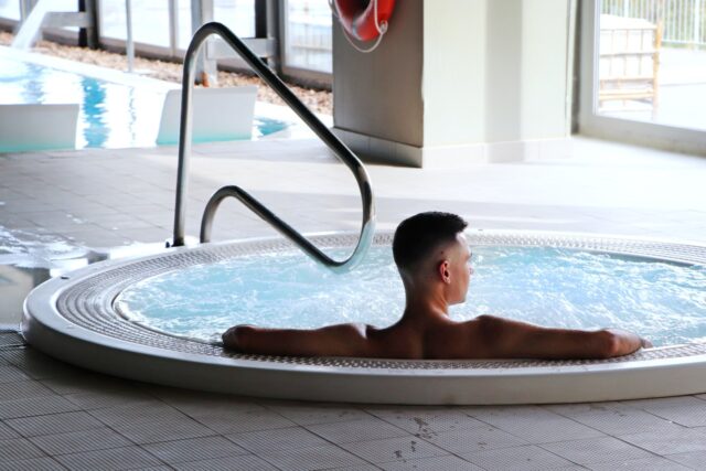 💧🫧 Tu espacio para relajarte te espera en Segura 🫧💧
Cierra los ojos, respira… y deja que el agua haga el resto 💆‍♂️🌿
En el Balneario de Segura de Baños encontrarás un rincón pensado para ti:
💙 burbujas, calma y el sonido del agua acompañando tu descanso 😌
Porque a veces el mejor plan es no hacer nada, solo disfrutar del momento.
🌐 segurabalneario.es | ☎️ 978 282 700
#BalnearioDeSegura #Relax #Bienestar #Jacuzzi #TiempoParaTi #Desconexión #VenACuidarte #AguaQueCura #MomentosDePaz